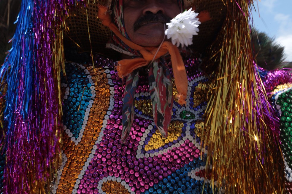 Caboclocos de lança de maracatu mostraram as cores e a tradição da cultura pernambucana (Foto: Rafael Medeiros/G1PE)