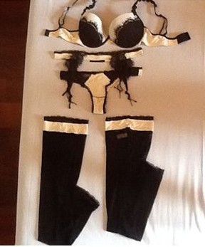 Fani posta foto de conjunto de lingerie (Foto: Instagram / Reprodução)