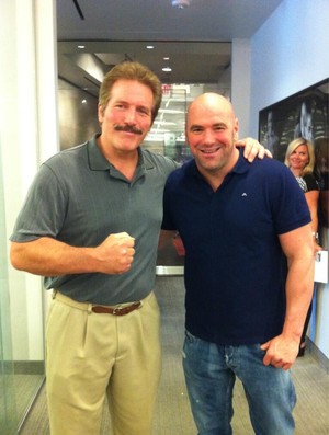 Dan Severn visita las oficinas del UFC