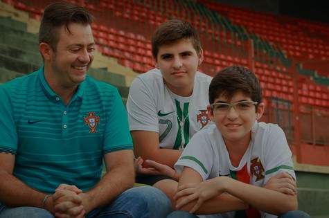 Carlos Alberto com os filhos, Pedro e Lucas (Foto: Divulgação) Carlos Alberto com os filhos, Pedro e Lucas (Foto: Divulgação)