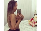 Mulher Melão faz selfie com acessório para modelar o bumbum