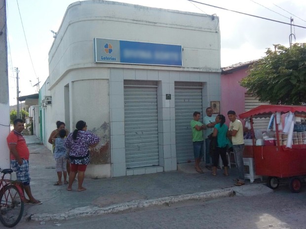 Lotérica foi arrrombada e roubada na noite de quinta-feira, em Tacima (Foto: Volney Andrade/TV Cabo Branco)