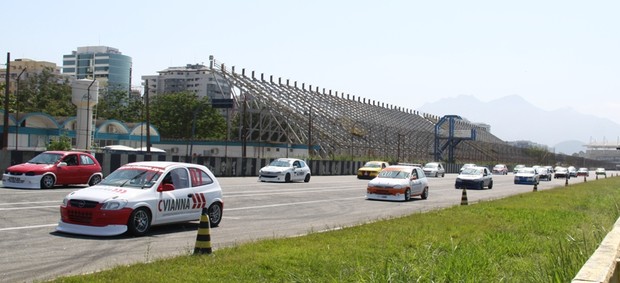 Corrida do Estadual de Marcas do RJ, na despedida do Autódromo Nelson Piquet, em Jacarepaguá, já com arquibancadas demolidas (Foto: Divulgação)