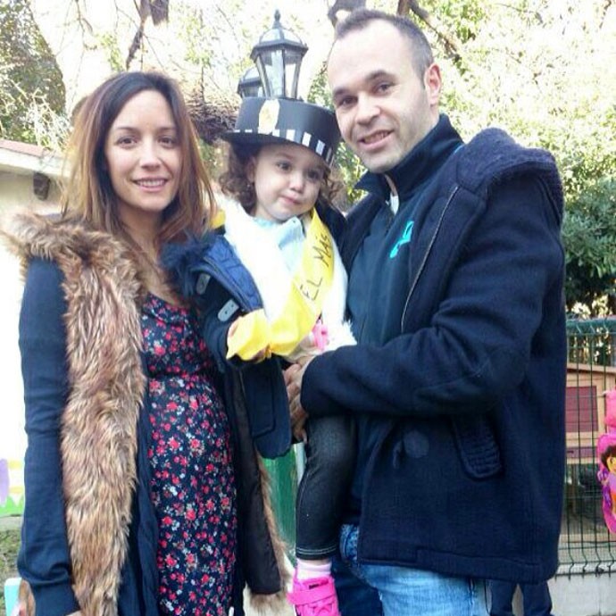 Iniesta aproveita carnaval espanhol com a família (Foto: Reprodução / Instagram) Iniesta aproveita carnaval espanhol com a família (Foto: Reprodução / Instagram)