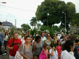 Procissão de Ramos dá início a Semana Santa em Belém (Foto: Carlos Brito/TV Liberal)