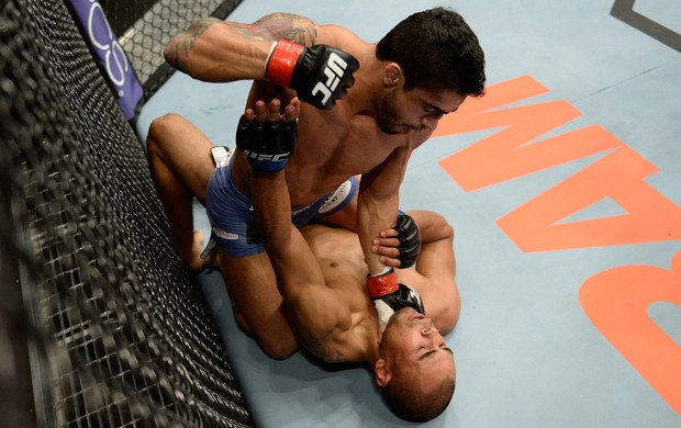 UFC Thiago Tavares e Robbie Peralta (Foto: Agência Getty Images)