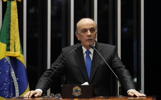 O senador José Serra (PSDB-SP) citou Dante Alighieri em seu discurso, antes de apoiar o impeachment de Dilma (Foto: Beto Barata/Agência Senado)