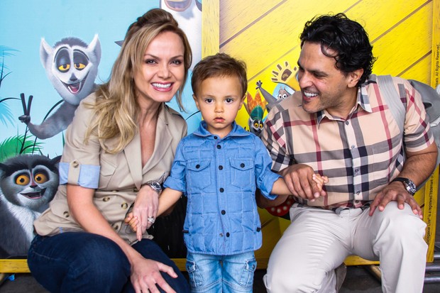 Eliana com o marido e filho em estreia de espetáculo infanti (Foto: Manuela Scarpa e Marcos Ribas/Foto Rio News)