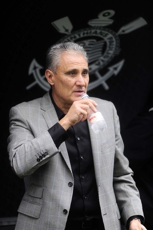 Retranqueiro? Tite deixa rótulos para trás e alcança equilíbrio no Corinthians