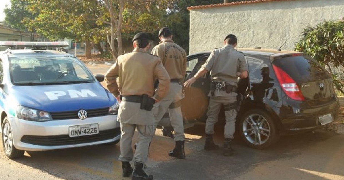 G Suspeito De Roubar Carro Baleado Durante Tentativa De Fuga Em