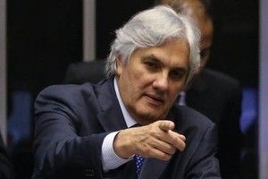 Delcídio Amaral durante sessão do Congresso (Foto: Andre Coelho / Agência O Globo)