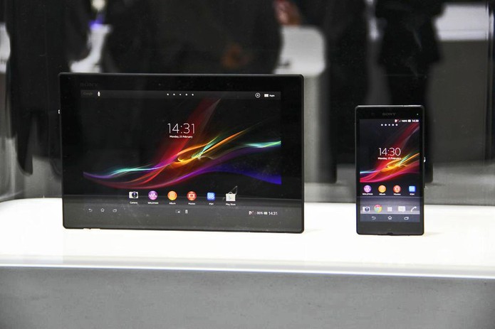 Xperia Tablet Z e Xperia Z (Foto: Fabrício Vitorino/TechTudo) Xperia Tablet Z e Xperia Z (Foto: Fabrício Vitorino/TechTudo)