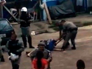 G V Deo Mostra Policiais Agredindo Moradores Em Vila De Porto Alegre