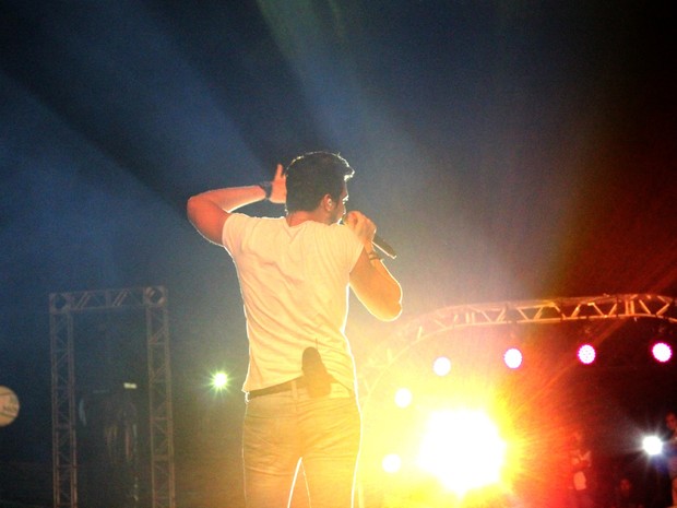 Público cantou e aplaudiu cantor durante show em Manaus (Foto: Diego Toledano/ G1 AM)