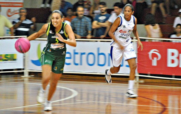Babi Americana x Ourinhos LBF (Foto: João Gabriel Rodrigues / GLOBOESPORTE.COM)