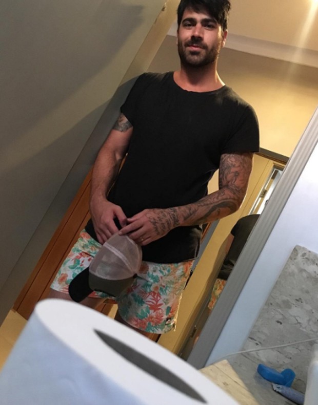 Rodrigão em foto publicada por Adriana (Foto: Reprodução/Instagram)