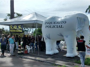 Elefante inflável simboliza inquérito policial (Foto: Divulgação / PF) Elefante inflável simboliza inquérito policial (Foto: Divulgação / PF)
