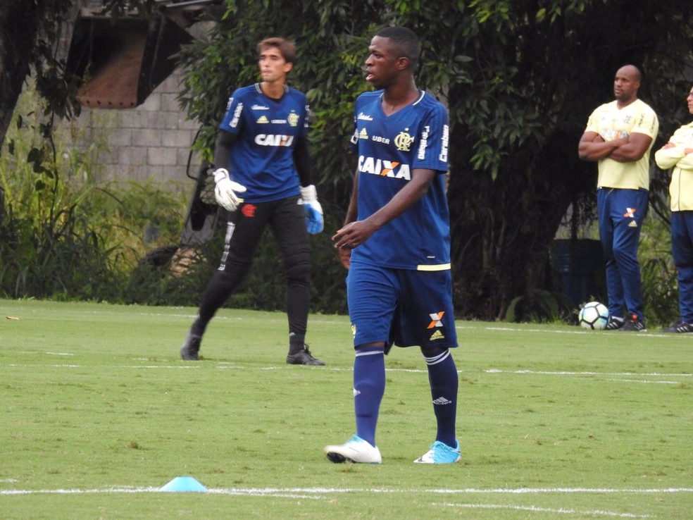 Vinicius Junior participa de atividade técnica no Ninho do Urubu (Foto: Fred Gomes)
