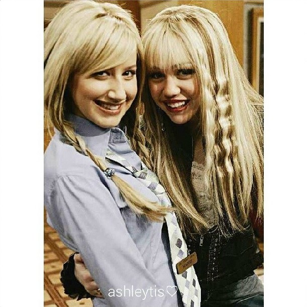 Ashley Tisdale (à esq.) e Miley Cyrus. (Foto: Instagram)