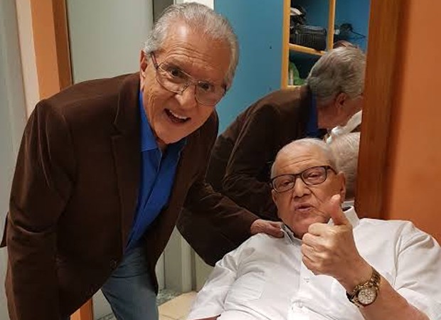 Carlos Alberto de Nóbrega e Ary Toledo em foto de arquivo em camarim de emissora de TV (Foto: Reprodução/Instagram) Carlos Alberto de Nóbrega e Ary Toledo em foto de arquivo em camarim de emissora de TV (Foto: Reprodução/Instagram)