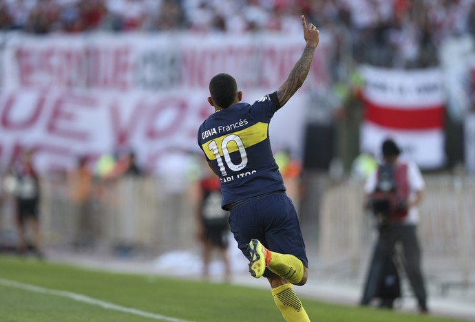 Tevez comemora gol do Boca Juniors no Monumental de Nuñez (Foto: EFE/David Fernández)