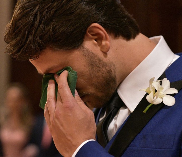 O noivo não conteve a emoção durante a cerimônia (Foto: Divulgação Foca Foto e Vídeo)