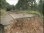 Sem previsão de reparo, cratera em rodovia de SC está aberta há 9 meses