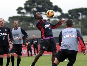 Manoel, treino do Atlético-PR (Foto: Gustavo Oliveira/ Site oficial do Atlético-PR)