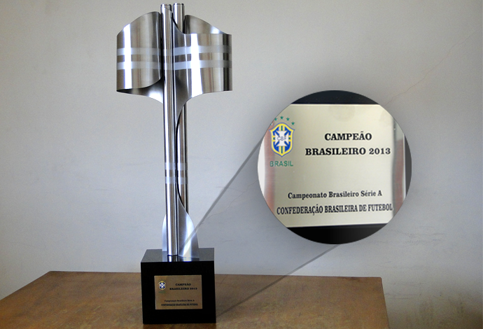 Taça campeonato brasileiro e placa (Foto: Editoria de Arte)