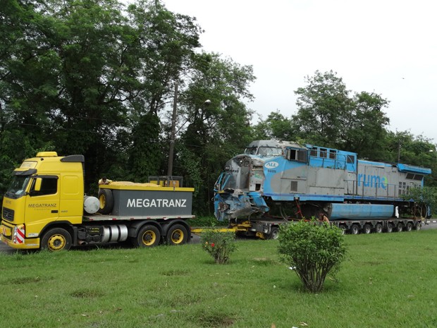 Vagões e locomotivas devem ser retiradas pela Via Anchieta (Foto: Roberto Strauss/G1)