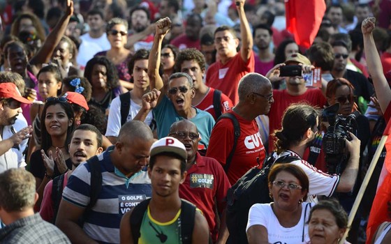 Movimentos sociais fazem ato na Praça XV, no centro do Rio de Janeiro, a favor do governo de Dilma Rousseff (Foto: Tomaz Silva/Agência Brasil)