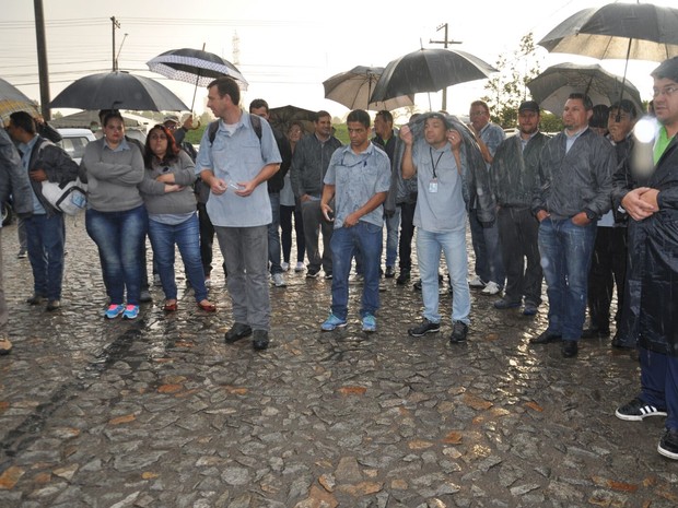 Trabalhadores decidiram parar atividades diante da falta de pagamento do vale (Foto: Divulgação/ Sindimoc)