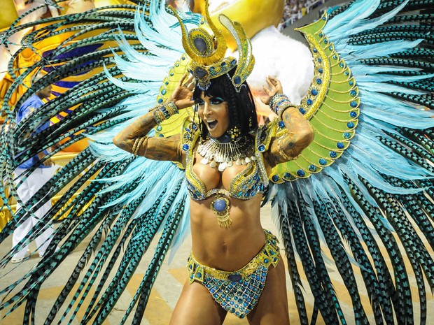 Dançarina do Faustão, Carla Prata desfila pela União da Ilha na Sapucaí (Foto: Alexandre Durão/G1)
