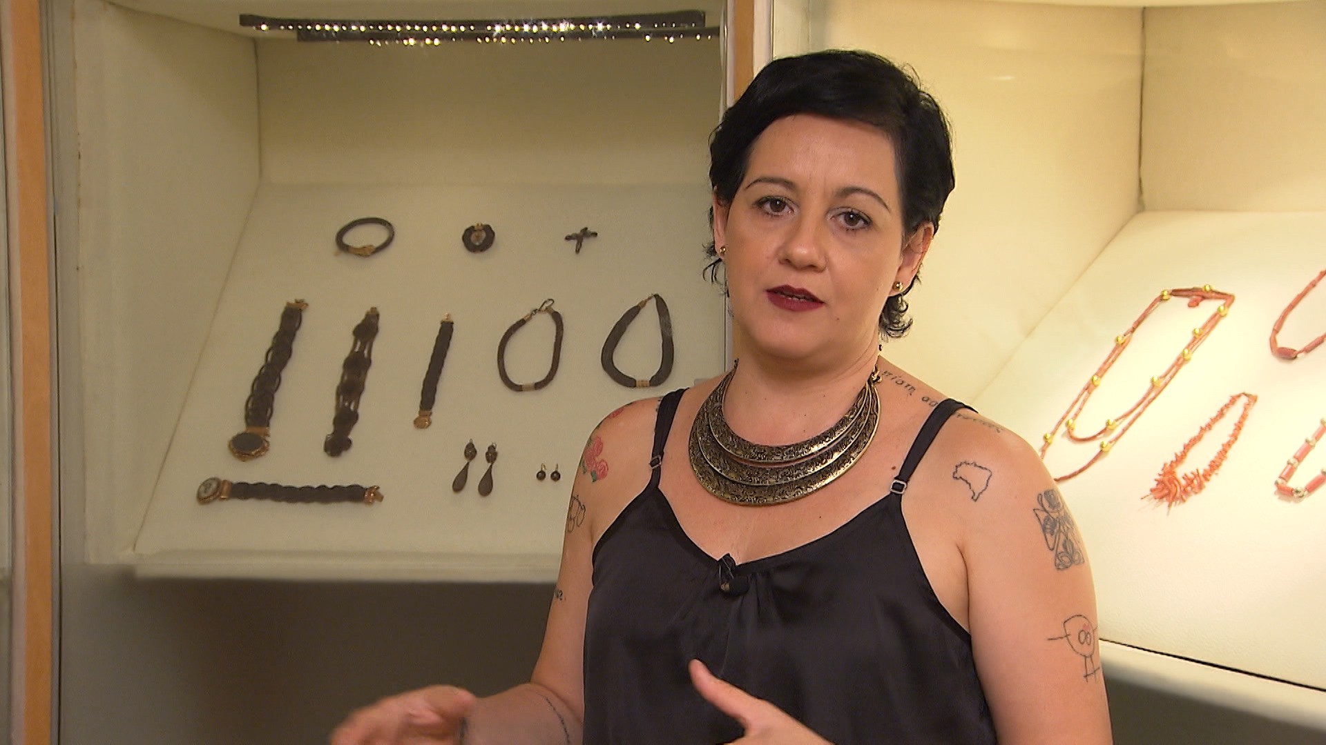 A designer de moda Phaedra Brasil apresenta o Museu do Traje e do Têxtil (Foto: Divulgação)