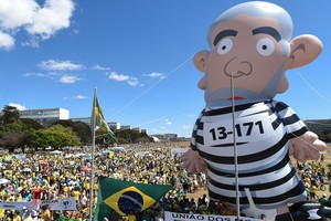 FOTOS: bandeira do Brasil, faixas contra governo, bonecos... (Evaristo Sa/AFP)