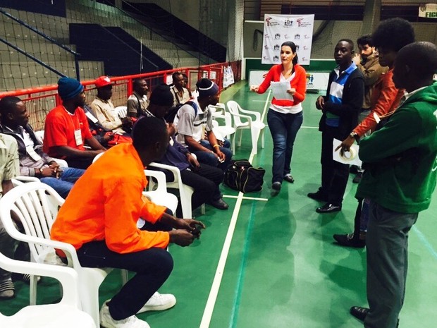 Haitianos passaram por entrevistas na noite deste domingo  (Foto: Vandrei Bion/Divulgação)