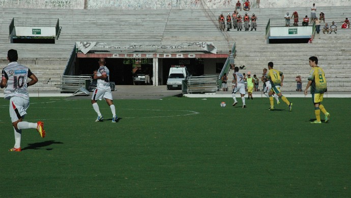 santa cruz-pb x sport campina paraibano (Foto: Expedito Madruga / GloboEsporte.com)