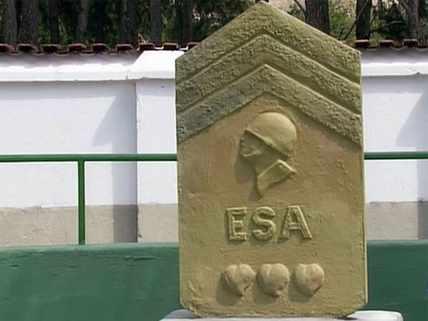 Escultura homenageia 95 anos da Escola de Sargento das Armas, em Três Corações (Foto: Reprodução EPTV)