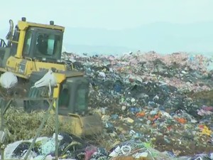Pesquisa revela perfil de produção de lixo (Foto: Reprodução/EPTV)