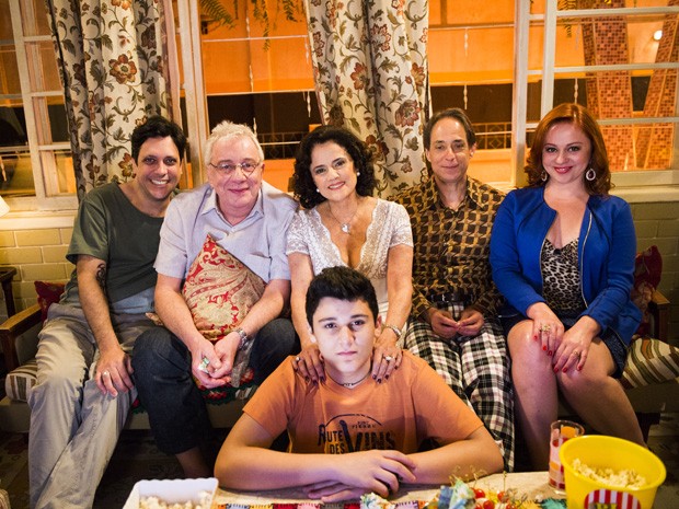 Família Silva se reune para assistir programa na TV (Foto: João Miguel Júnior/ TV Globo)