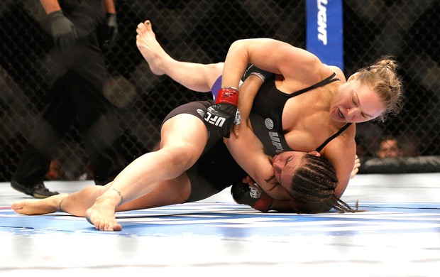 Alexis Davis e Ronda Rousey UFC 175 (Foto: Getty Images)