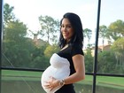 Bella Falconi faz molde de gesso para eternizar gravidez: 'Melhor coisa'