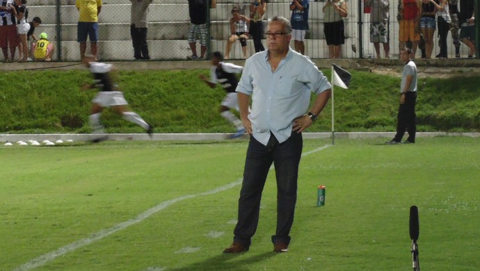 Josué Teixeira - técnico do ABC (Foto: Carlos Cruz/GloboEsporte.com)