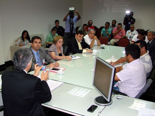 Reunião nesta quarta nõa conseguiu evitar paralisação dos rodoviários em Natal (Foto: Carolina Villaça/MPT/RN)