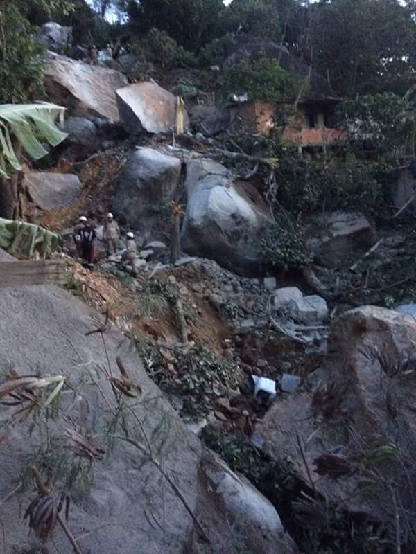 Deslizamento de pedras no Morro Boa Vista (Foto: VC no ESTV)