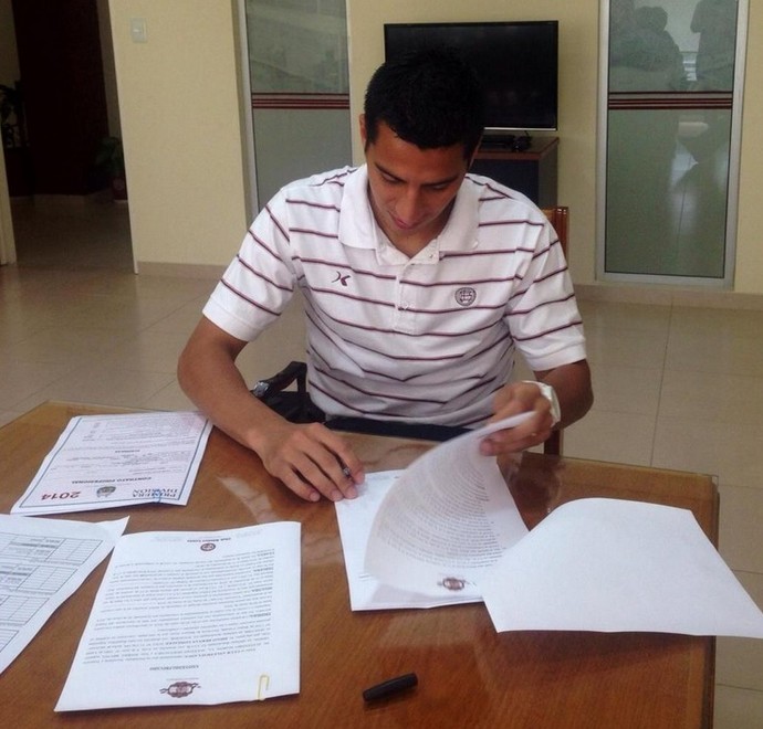 Diego González renova com o Lanús (Foto: Divulgação) Diego González renova com o Lanús (Foto: Divulgação)