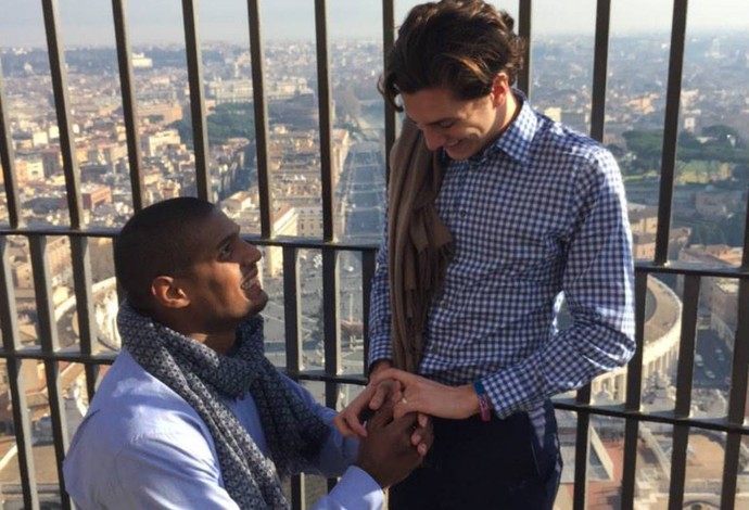 Michael Sam pede o namorado em casamento e ouve um sim como resposta (Foto: Reprodução/Instagram)