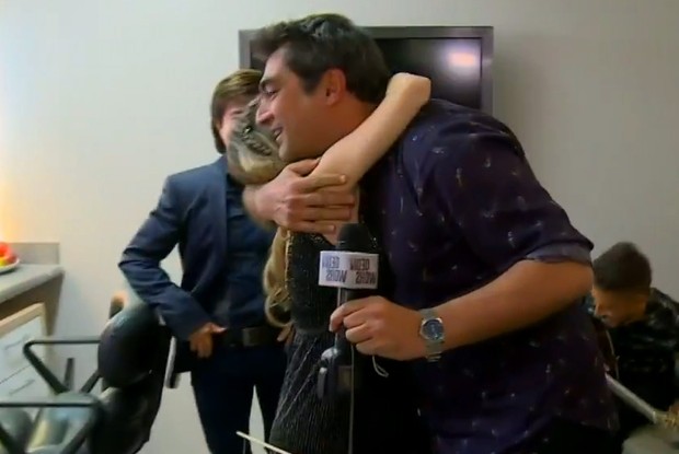 Zeca abraça Sandy (Foto: Vídeo Show/TV Globo)