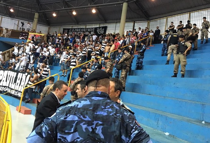 Orlândia Corinthians semifinal LNF 2015 confusão uberaba (Foto: Cleber Akamine)