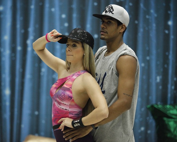 Estilosos! Marcello e Raquel Guarini ensaiam funk (Foto: Raphael Dias/ TV Globo)